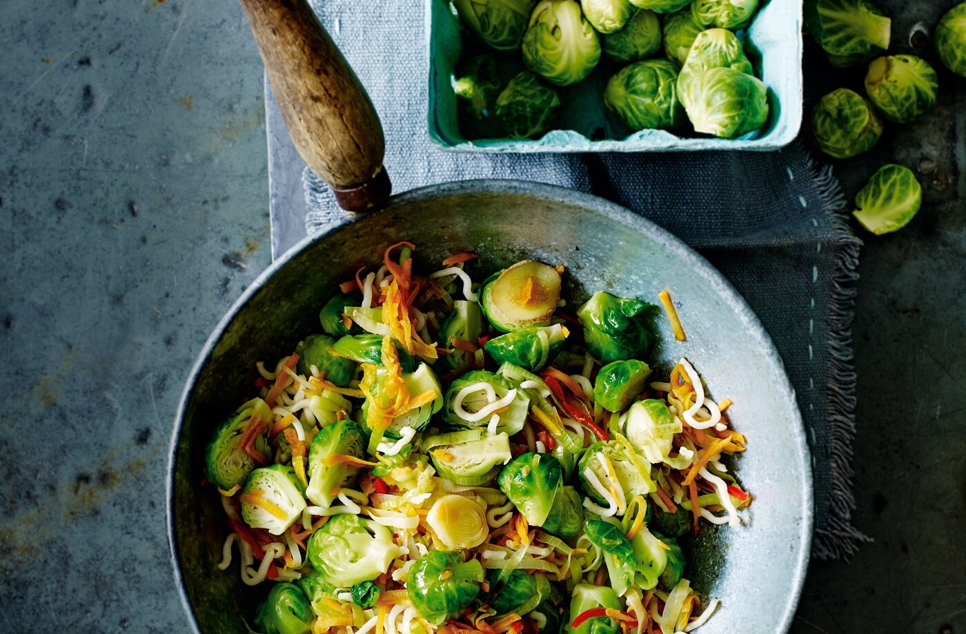 Stir-fried Brussels sprouts with leeks and carrots