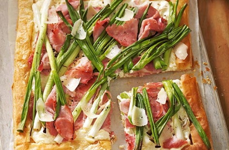 Image of "Ham and spring onion tart"