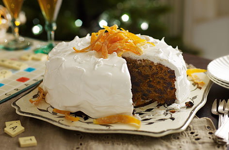 Image of "Iced Christmas cake with candied orange"