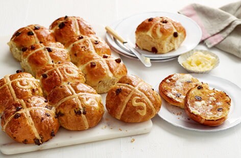 Image of "Linda's 'handwritten' hot cross buns"