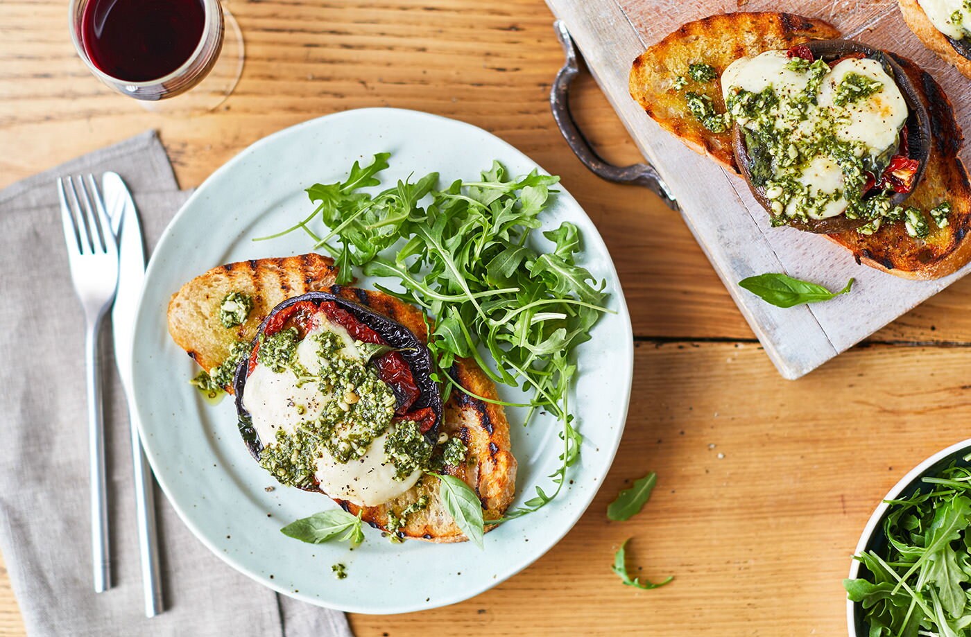 Grilled mushrooms with pesto and mozzarella