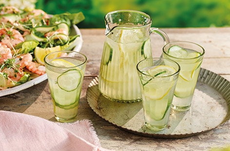 Image of "Gin and elderflower fizzes"
