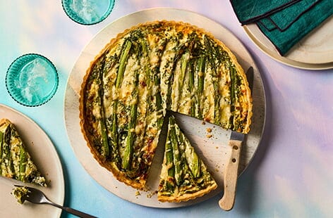 Image of "Spinach, asparagus and Gruyère quiche"