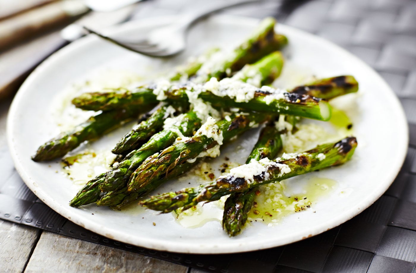 Barbecued asparagus