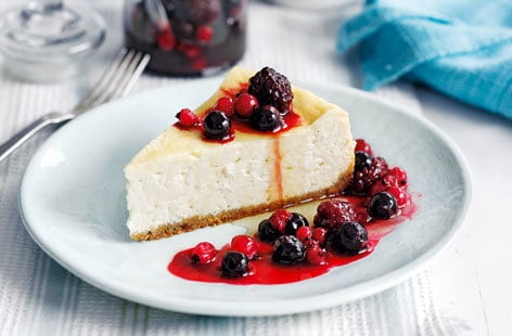 Image of "Maple cheesecake with berry compote"