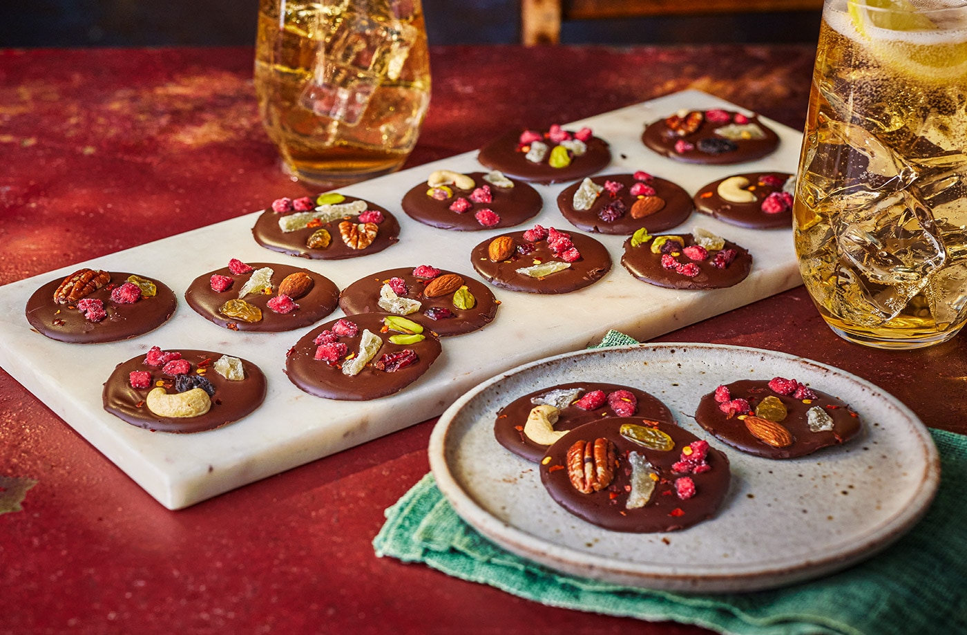 Spiced chocolate discs