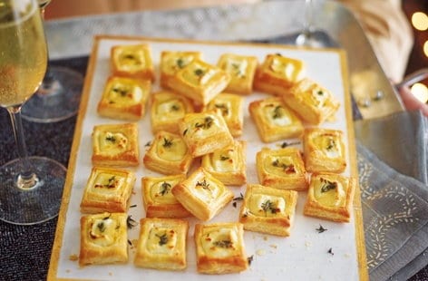 Image of "Goat's cheese, honey and thyme bites"