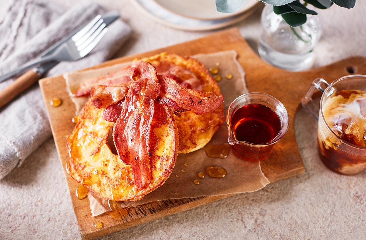 Cheesy French toast bagel with crispy bacon