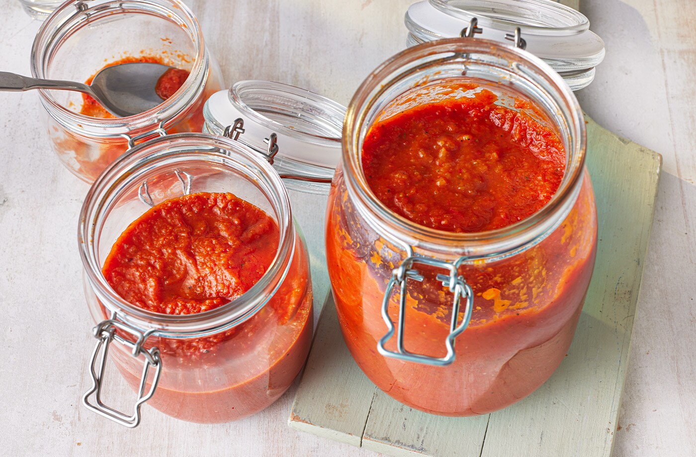 Spicy pepper and tomato sauce