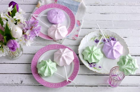 Image of "Meringue pops"