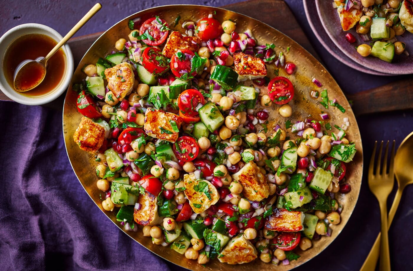 Halloumi and chickpea salad
