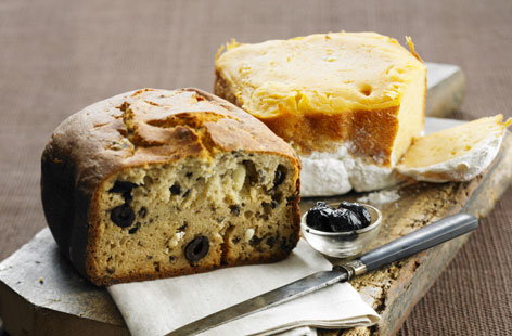 Image of "Black olive and pumpkin bread loaf"