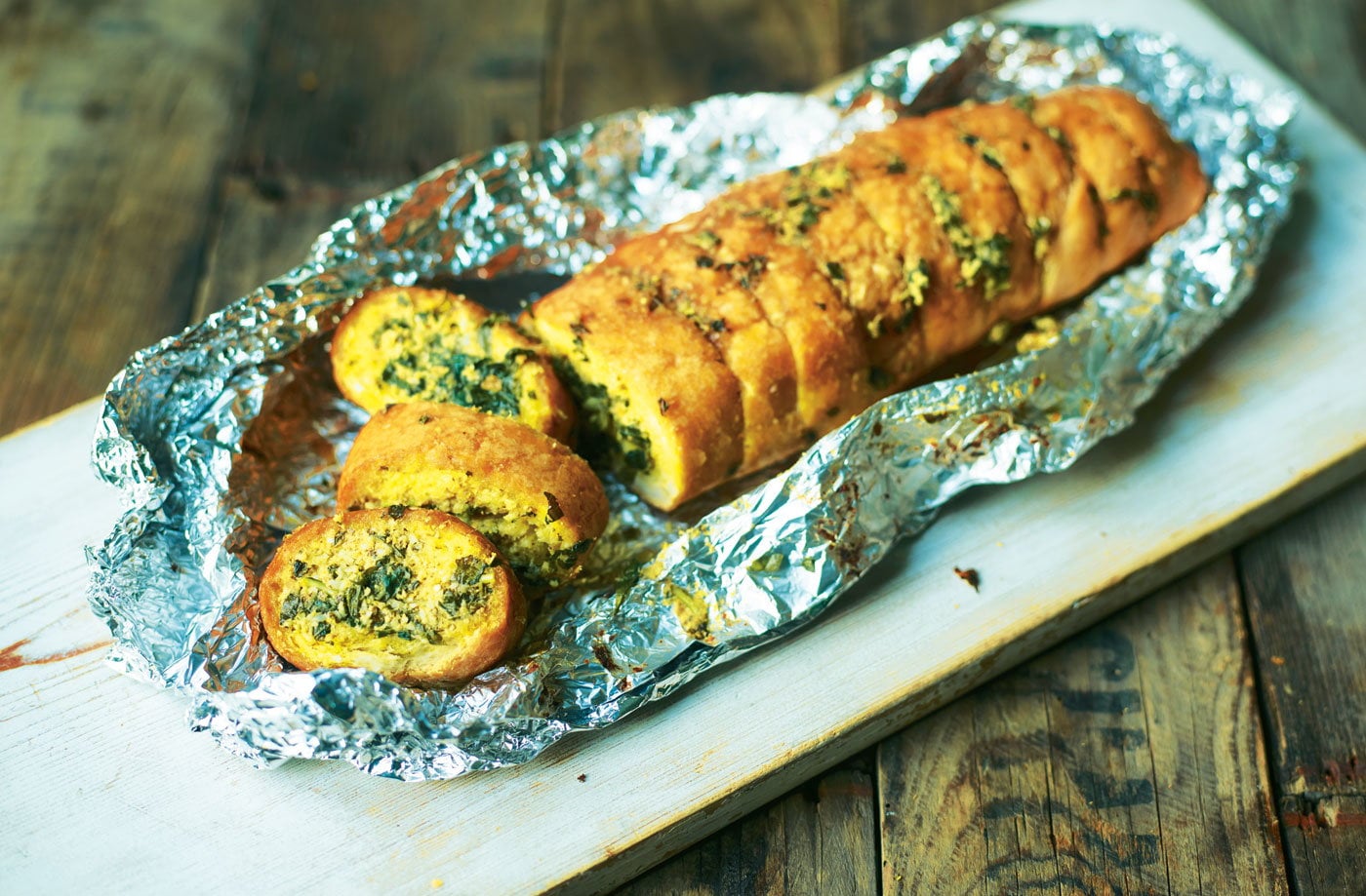 Garlic pesto bread