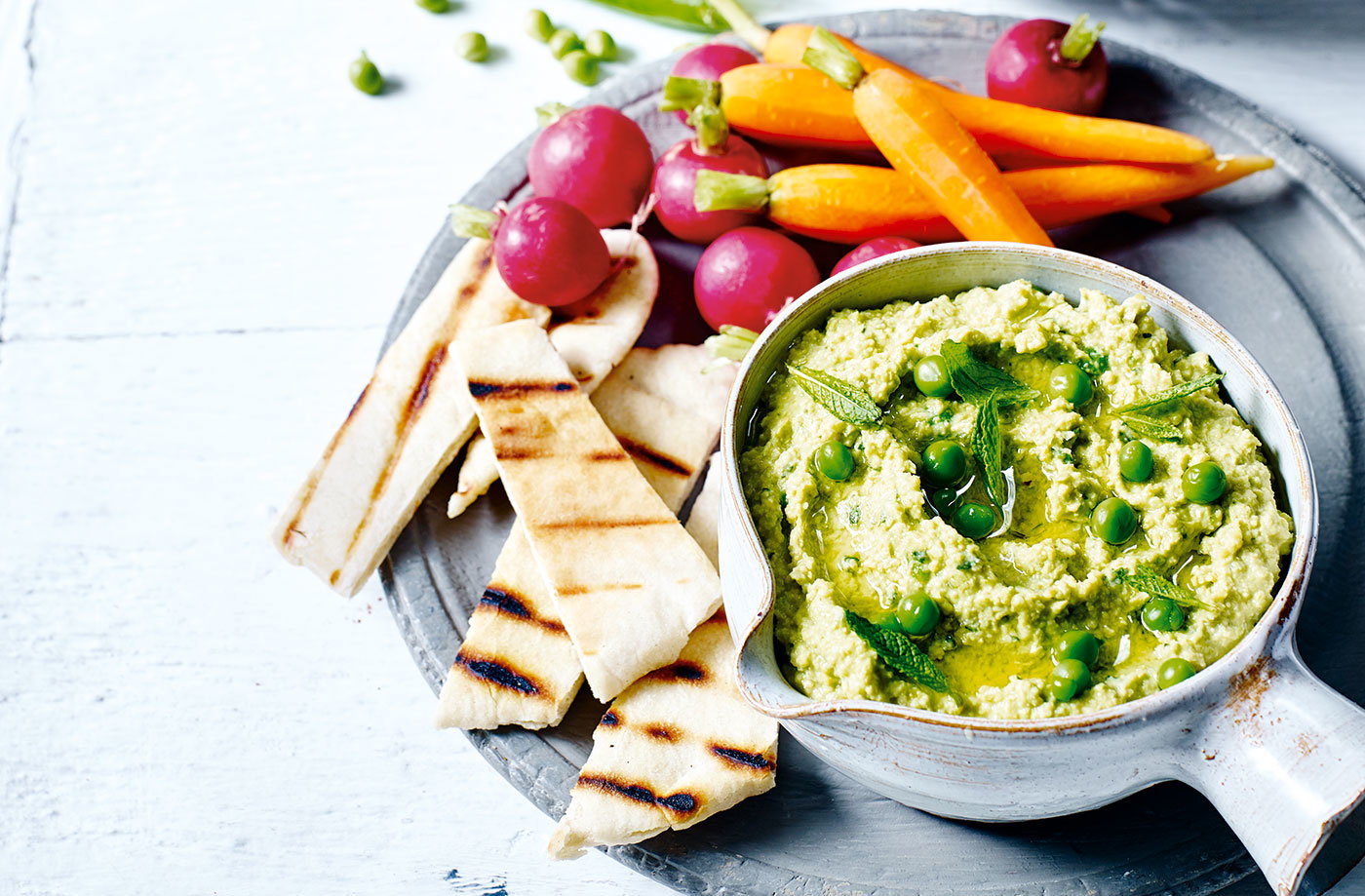 Herby pea houmous