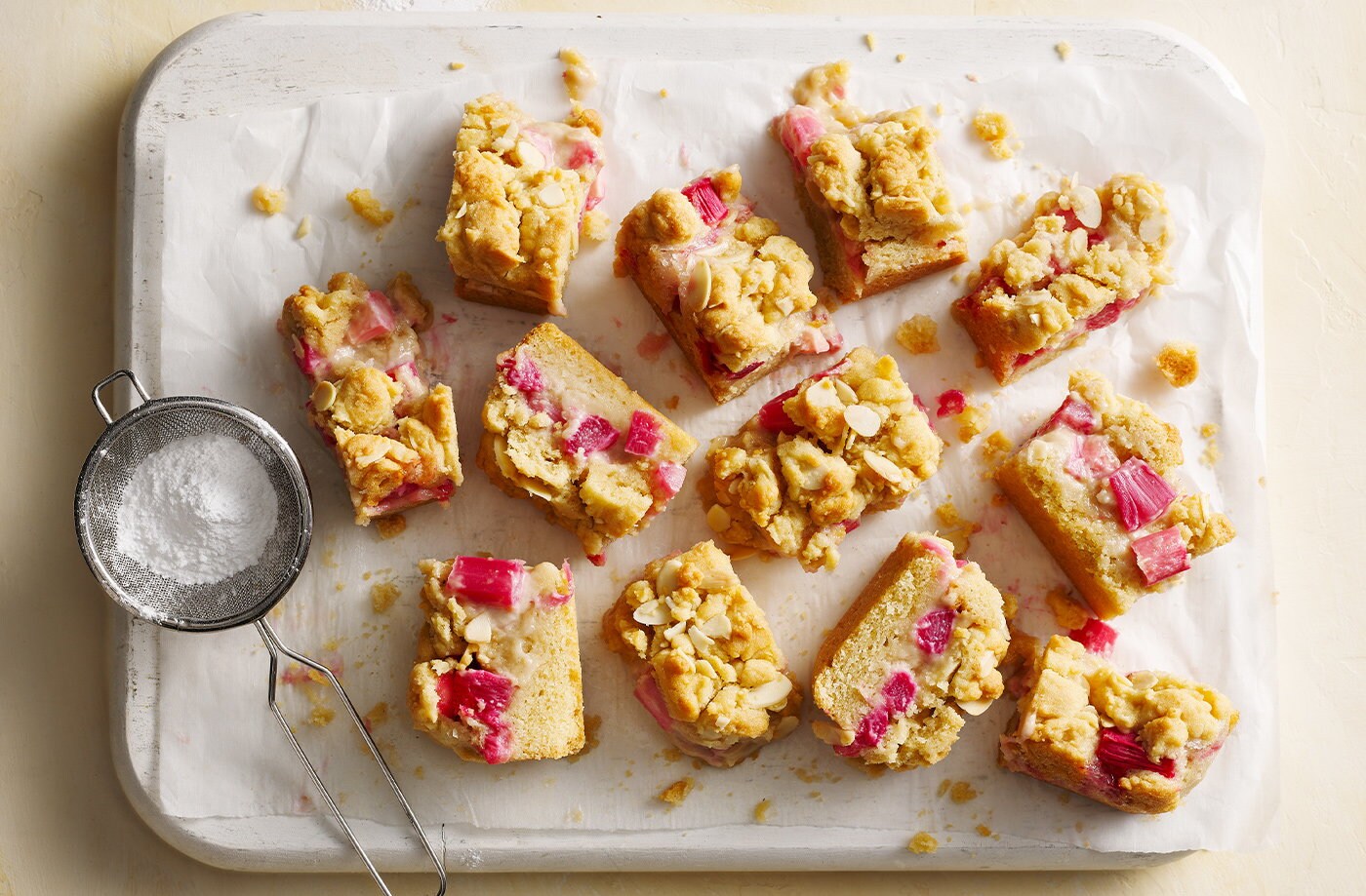 Rhubarb crumble bars