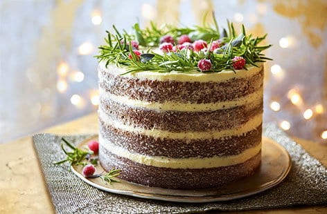 Image of "Naked gingerbread wreath cake"
