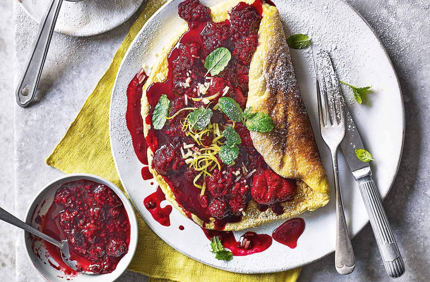 Fluffy berry omelette