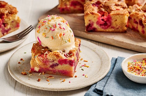 Jelly blondies with ice cream