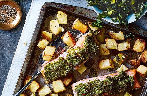 Image of "Baked salmon with kale pesto"