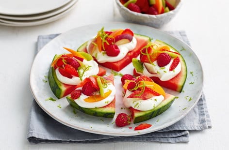 Image of "Ellie and Vi's 'pick-me-up' fruit pizza"