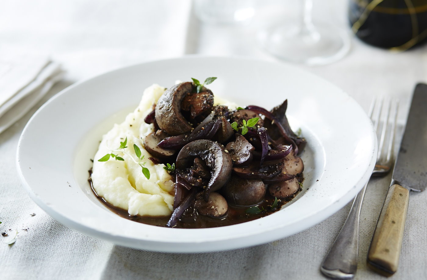 Kidneys in red wine and mushroom sauce