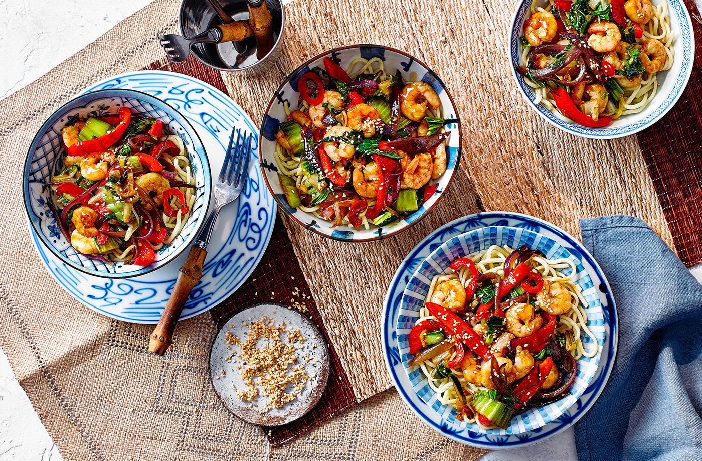 Egg noodles with prawns