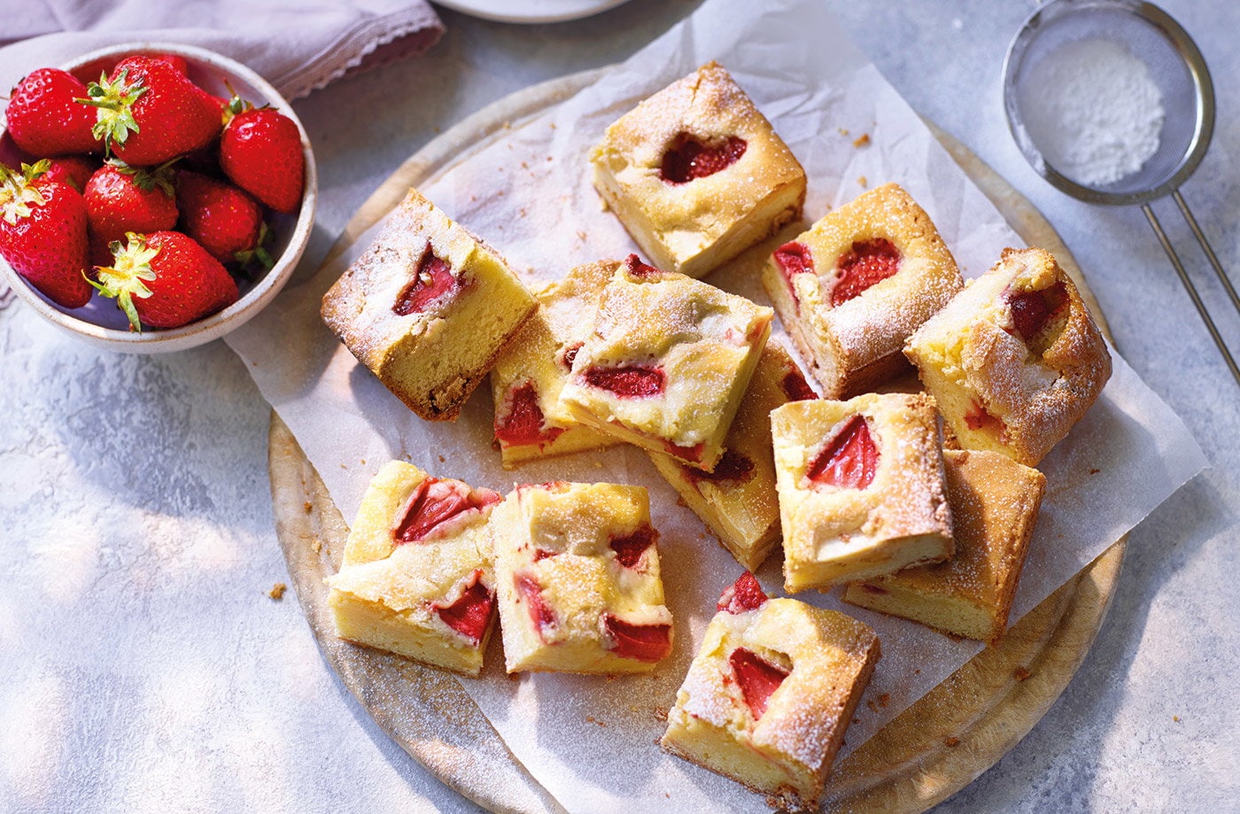 Strawberry blondies