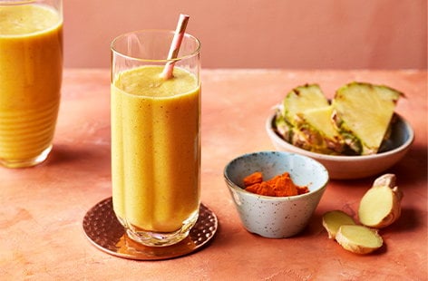 Image of "Pineapple and turmeric smoothie"