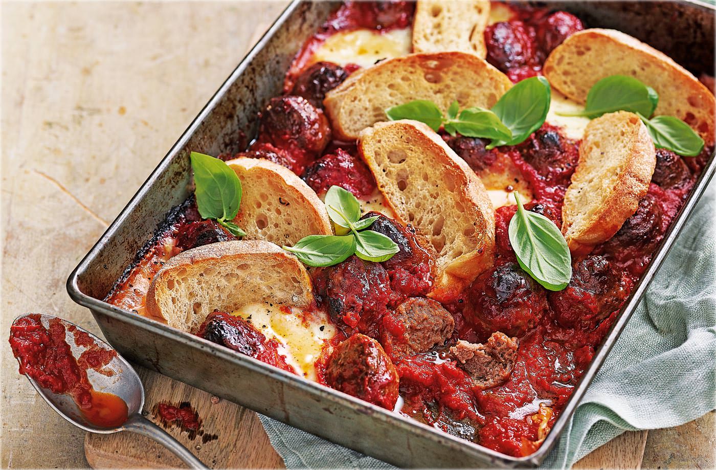 Upside down pizza traybake
