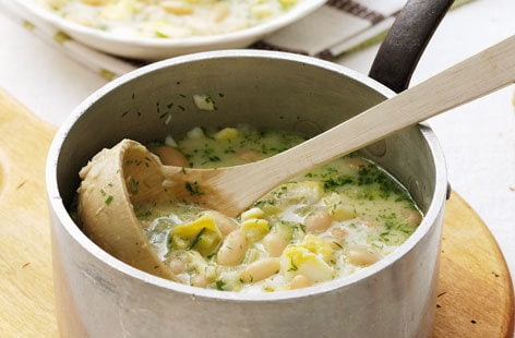 Image of "White bean and courgette soup"