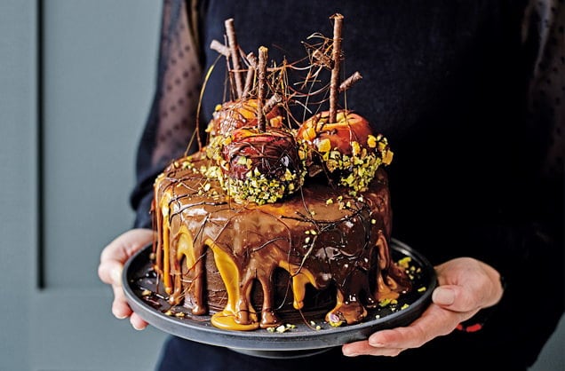 Spiced pumpkin toffee apple cake