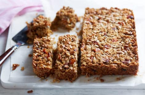 Image of "Apricot and sunflower flapjacks"