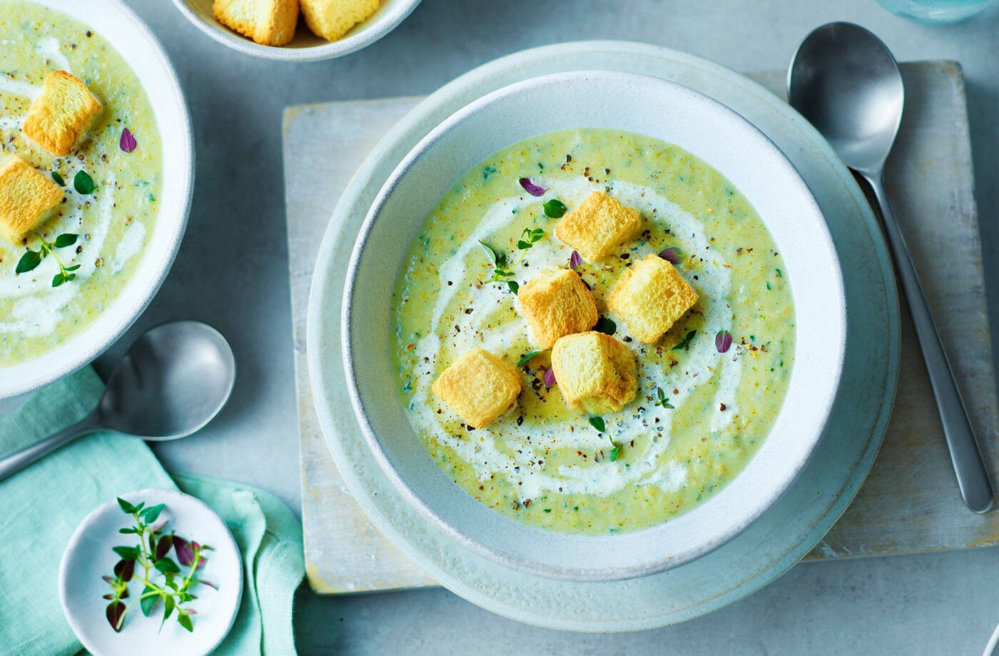 Air-fryer roasted cauliflower soup