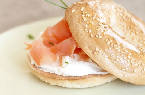 Image of "Bagel with cream cheese and smoked salmon"