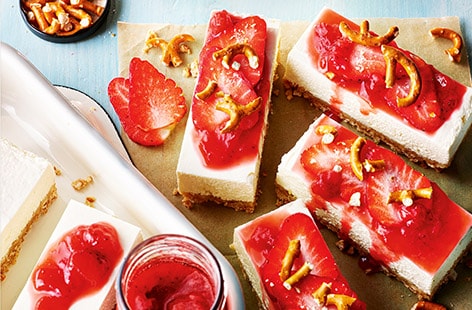 Image of "Strawberry pretzel cheesecake bars"