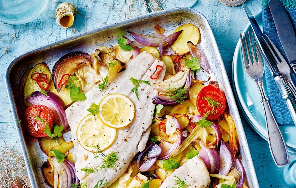 Roasted plaice with fennel and tomatoes