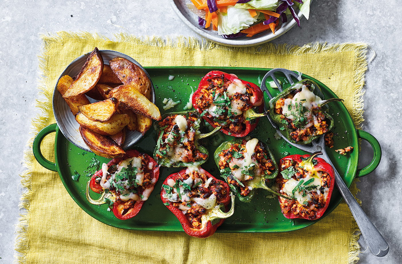 Sloppy-joe stuffed peppers with wedges
