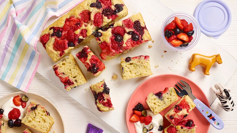 1440x810_TRF_ToddlerRecipes_Traybake pancakes with smashed berries