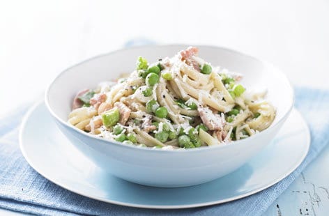 Pea, spring onion and bacon pasta