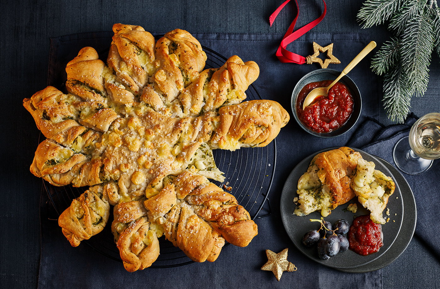 Pull-apart brie and garlic bread