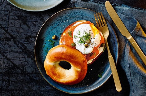 Image of "Cheesy smoked salmon bagels"