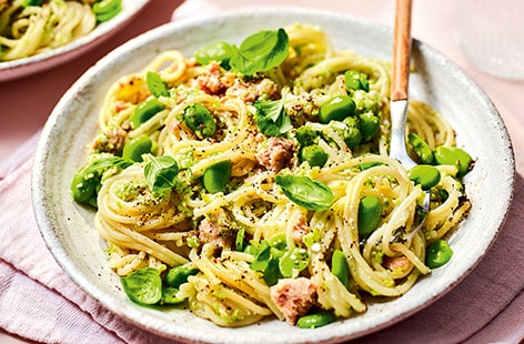 Image of "Creamy broad bean and salmon pasta"