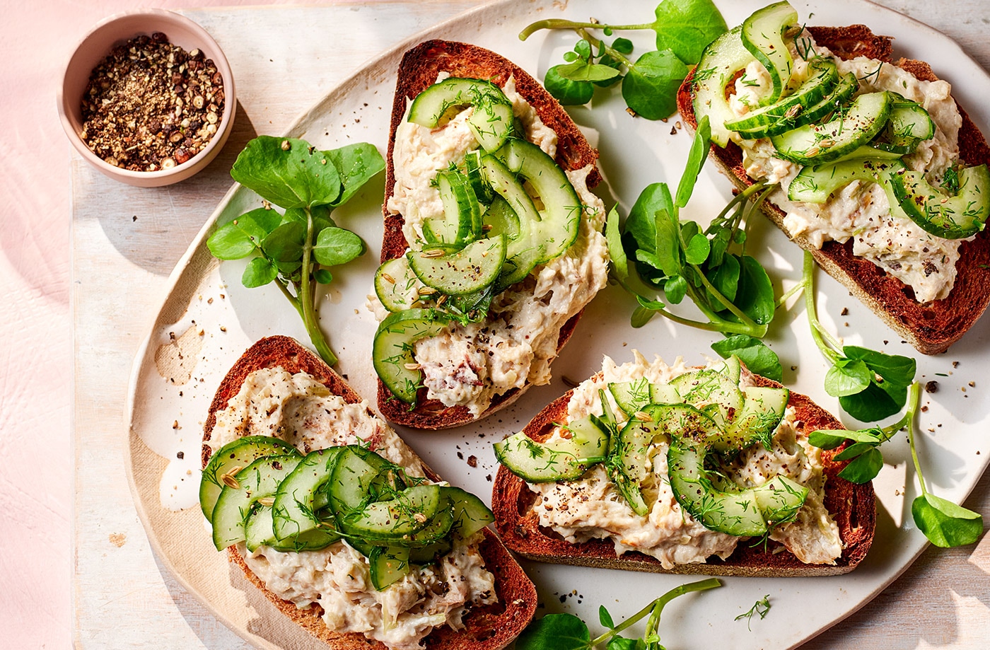 Smoked mackerel pâté with pickled cucumber