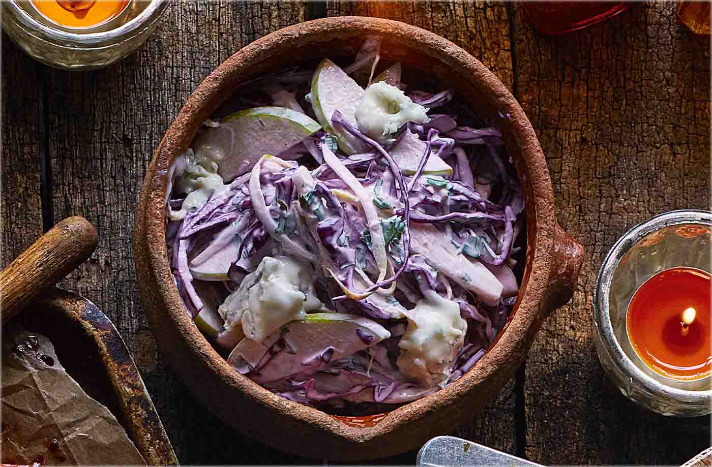 Coleslaw with chicory, apple and blue cheese