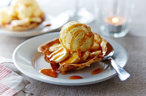Image of "Banoffee crêpe baskets"