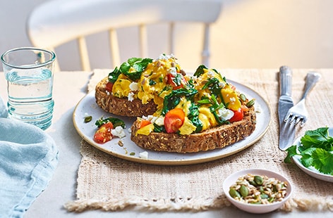 Image of "Spinach scrambled eggs with cheese"