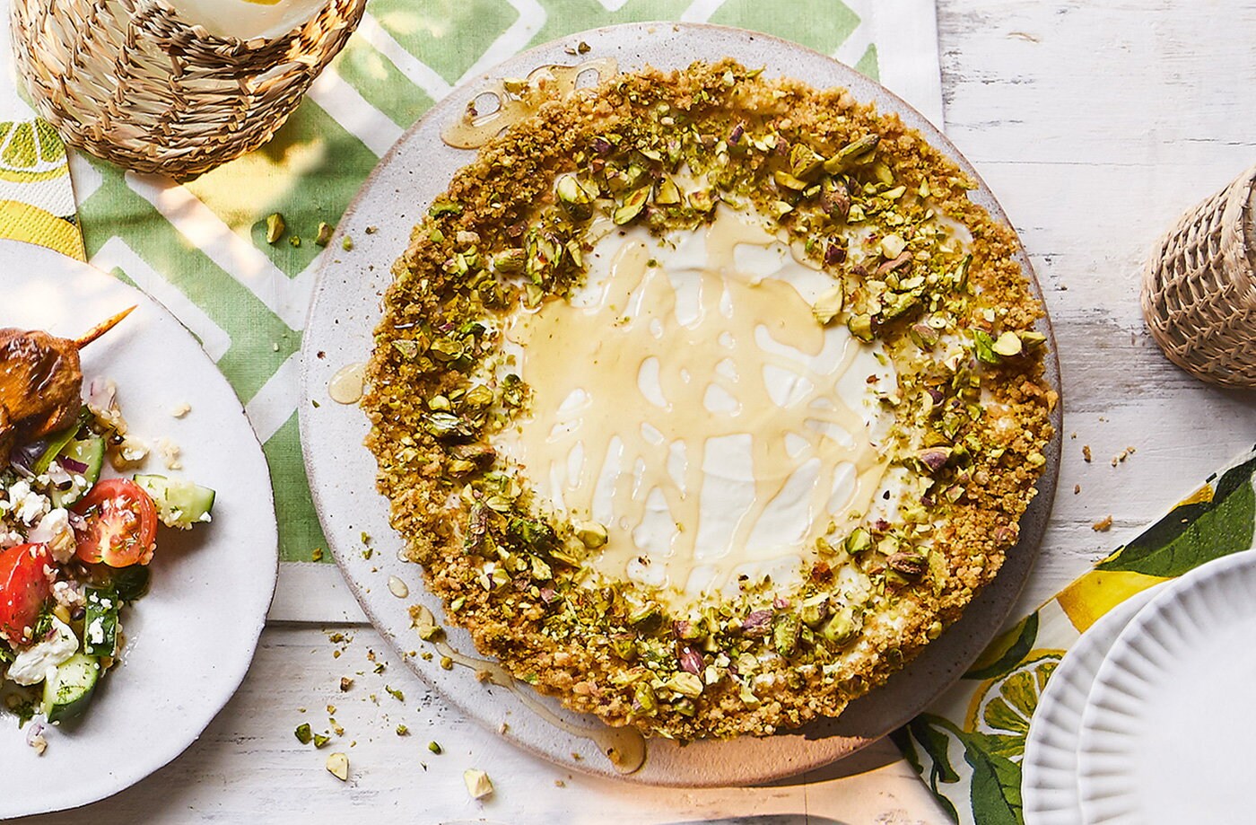 No-bake cheesecake with honey and pistachio