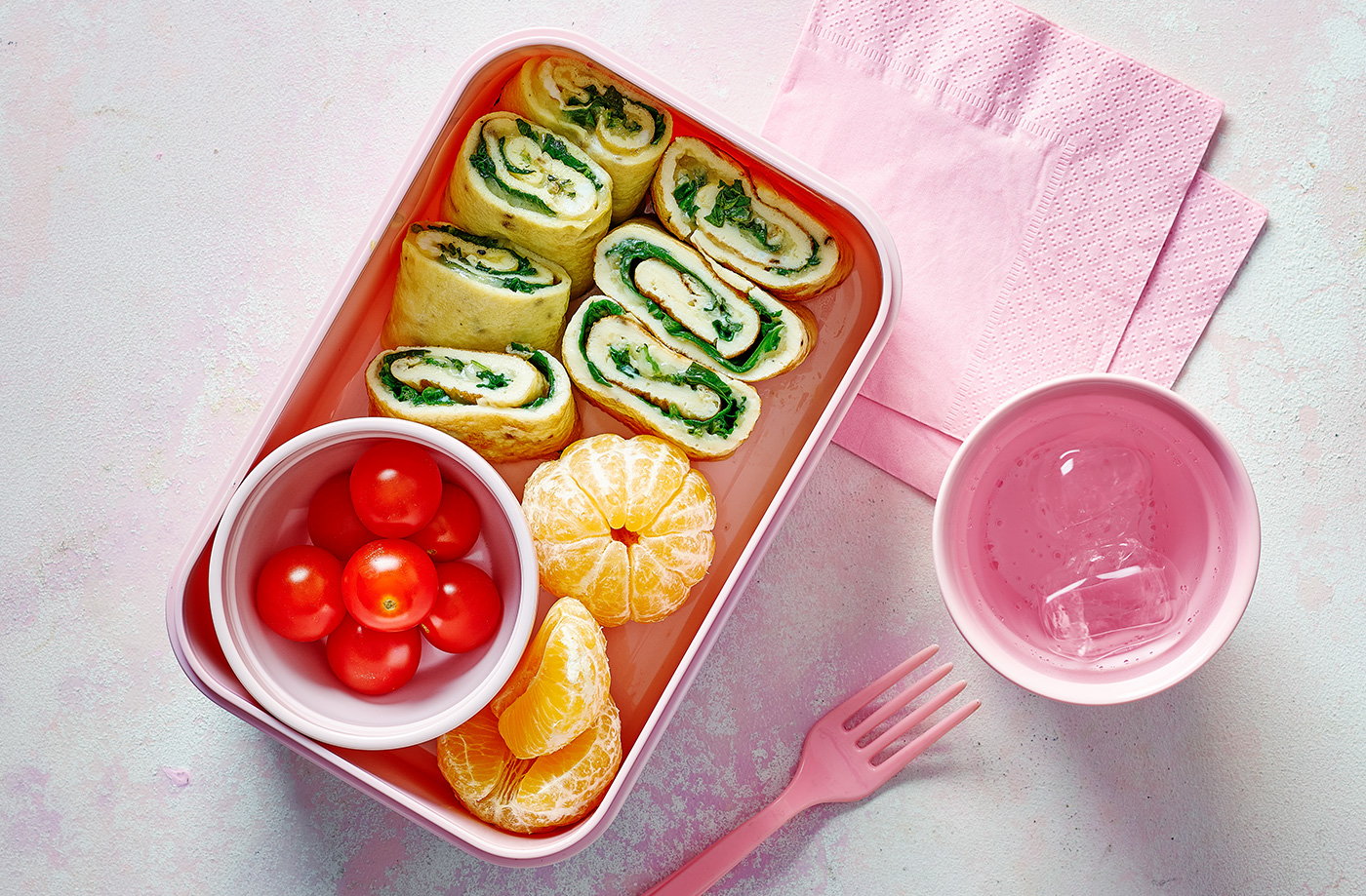 Spinach and cheese omelette roll-ups