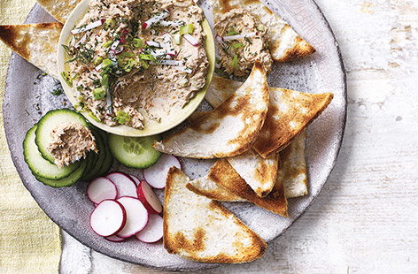 Image of "Smoked kipper pâté with melba toasts"