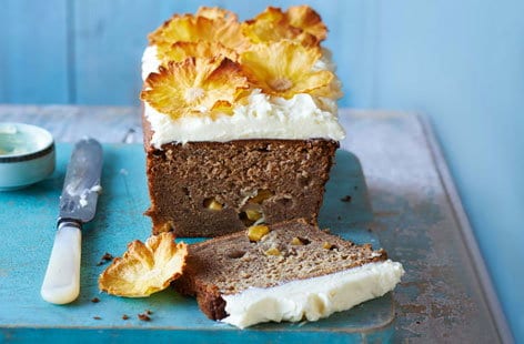 Image of "Hummingbird cake with pineapple flowers"